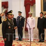 Jokowi melantik Panglima Angkatan Darat baru Agus Subianto