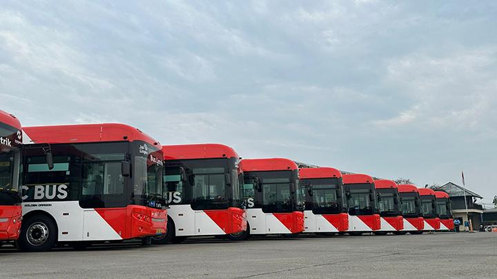 Transjakarta akan menambah 22 bus listrik, total 74 sudah beroperasi.