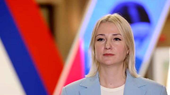 Yekaterina Duntsova dilarang mencalonkan diri melawan Vladimir Putin dalam pemilihan presiden Rusia.
